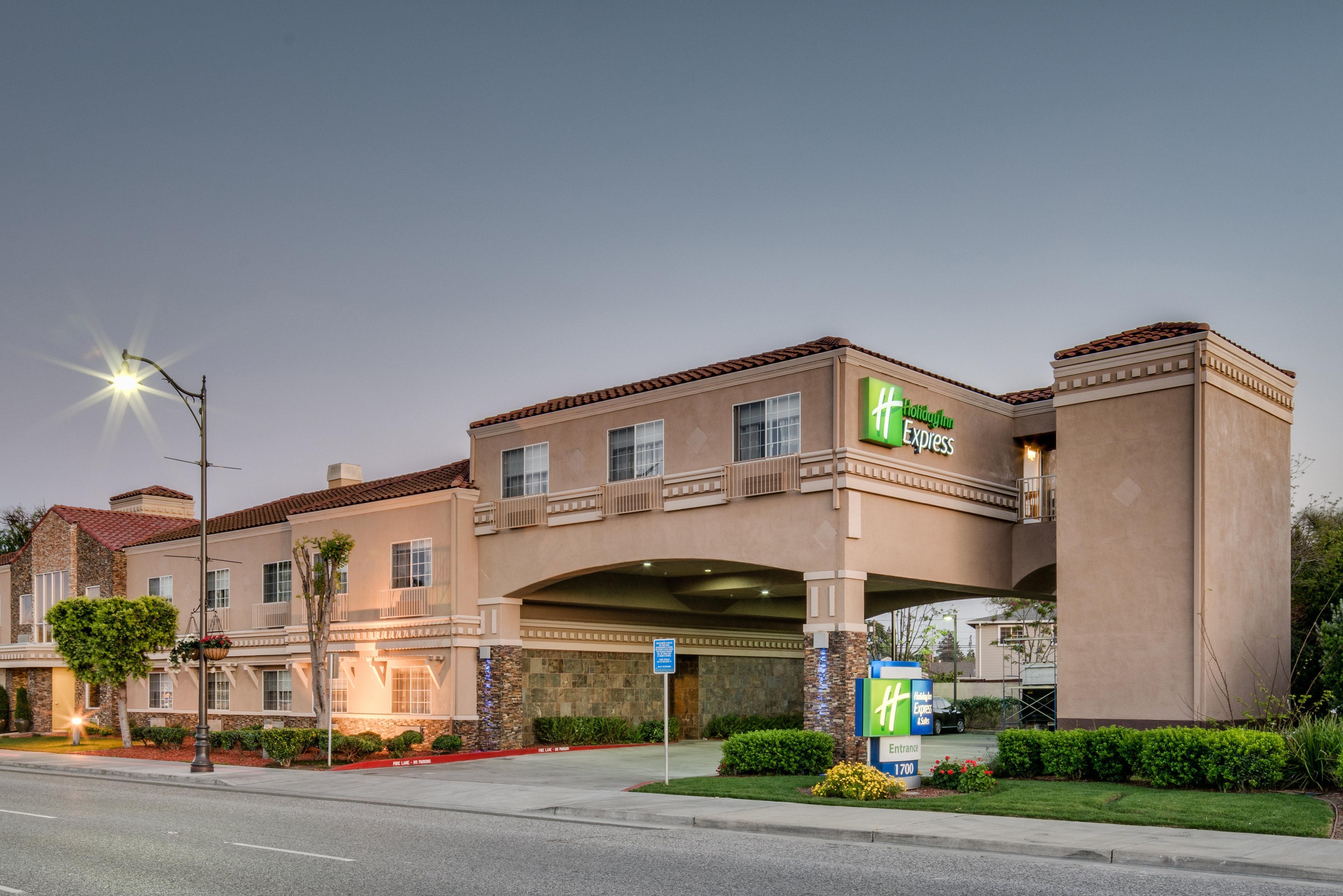 Holiday Inn Express & Suites Santa Clara By Ihg Exterior photo