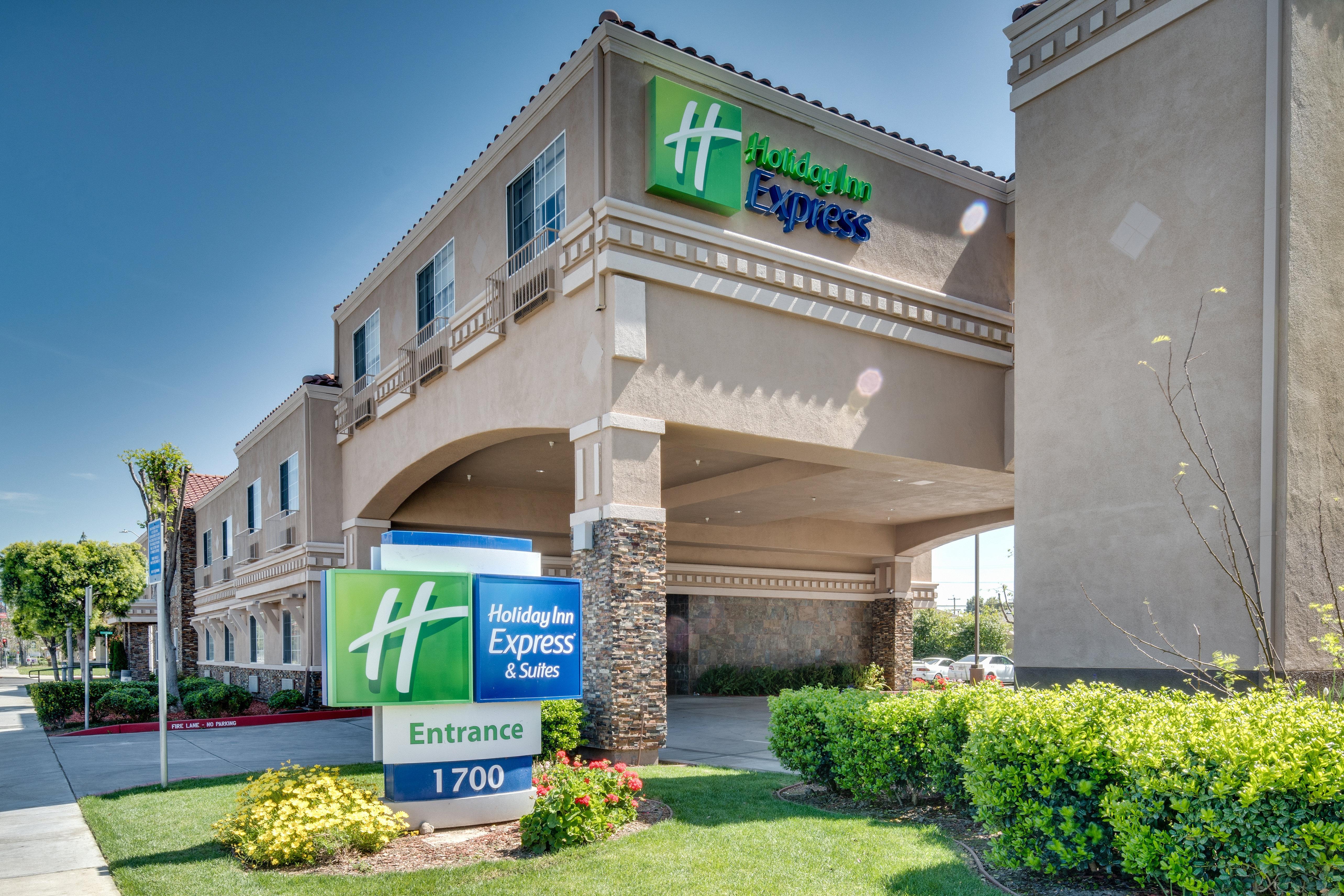 Holiday Inn Express & Suites Santa Clara By Ihg Exterior photo