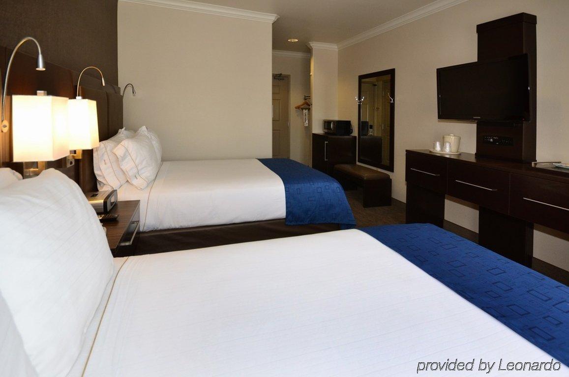 Holiday Inn Express & Suites Santa Clara By Ihg Room photo