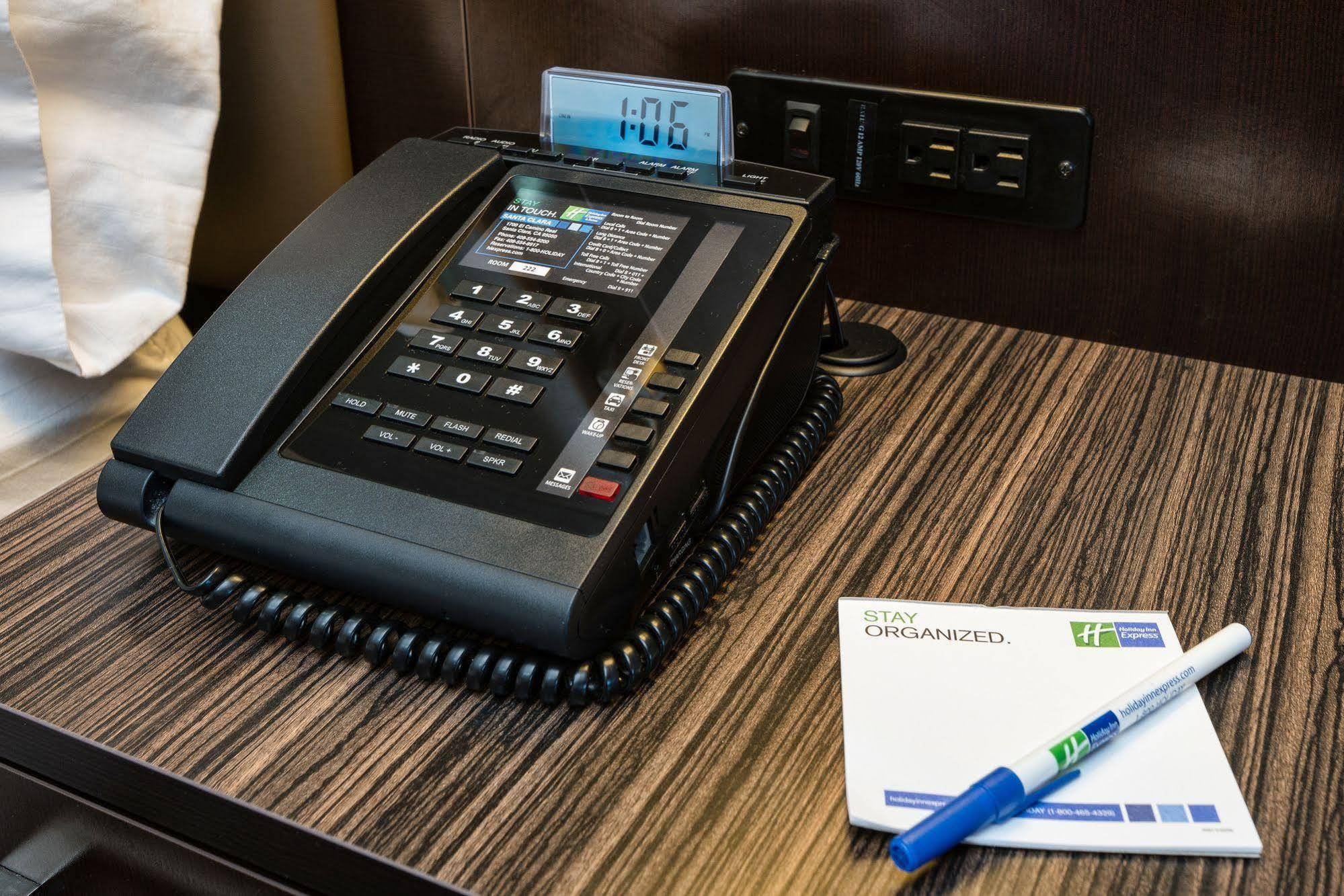 Holiday Inn Express & Suites Santa Clara By Ihg Exterior photo