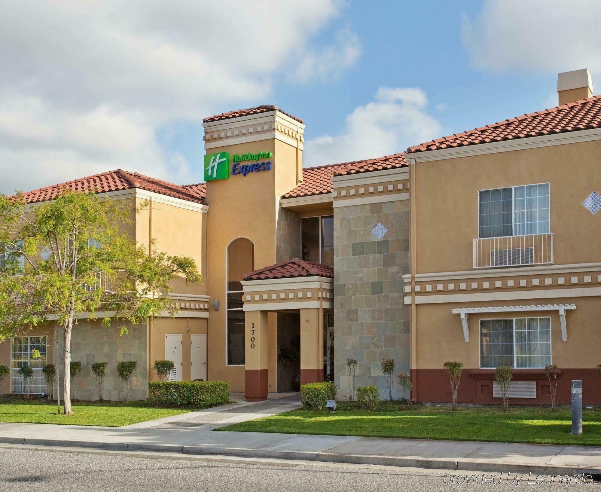 Holiday Inn Express & Suites Santa Clara By Ihg Exterior photo